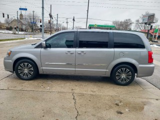 Image for 2014 Chrysler Town & Country S ID: 7057078