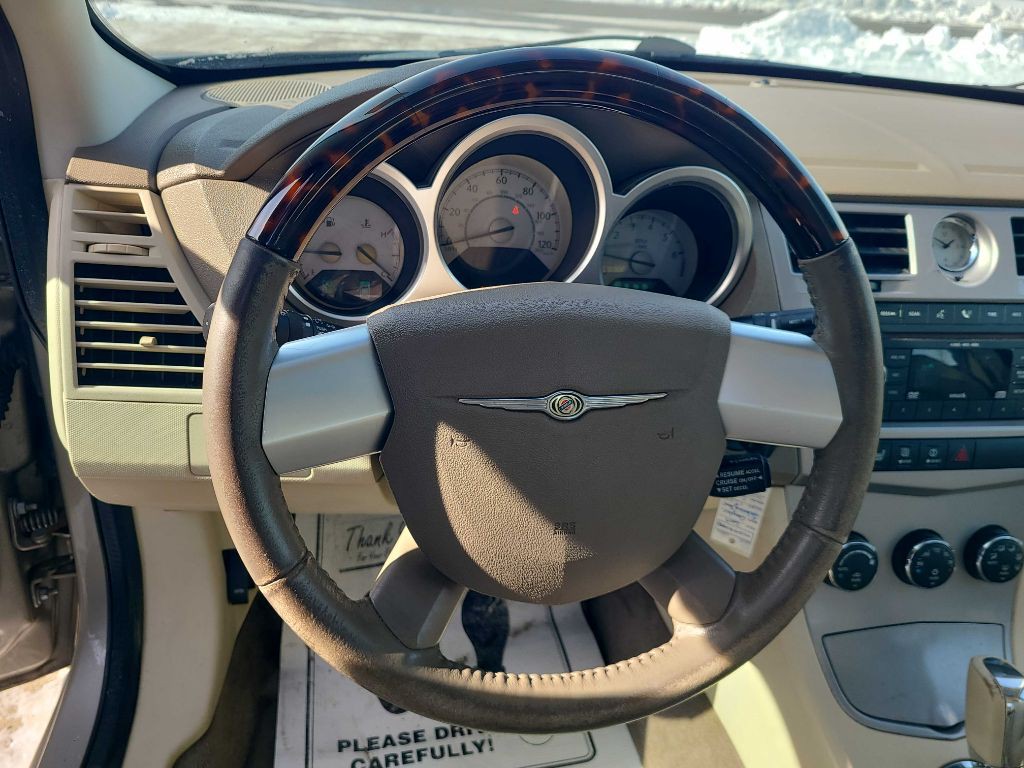 2009 Chrysler Sebring Image 2