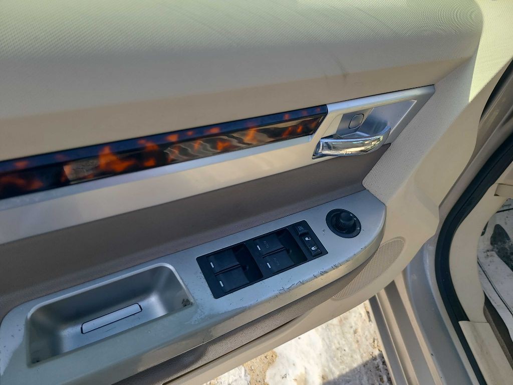 2009 Chrysler Sebring Image 3