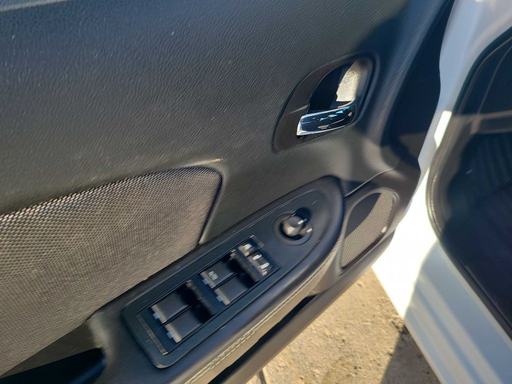 2014 Dodge Avenger Image 3