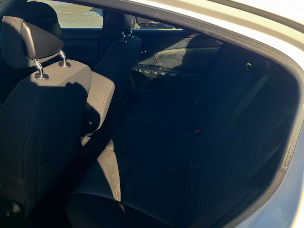 2014 Dodge Avenger Image 9