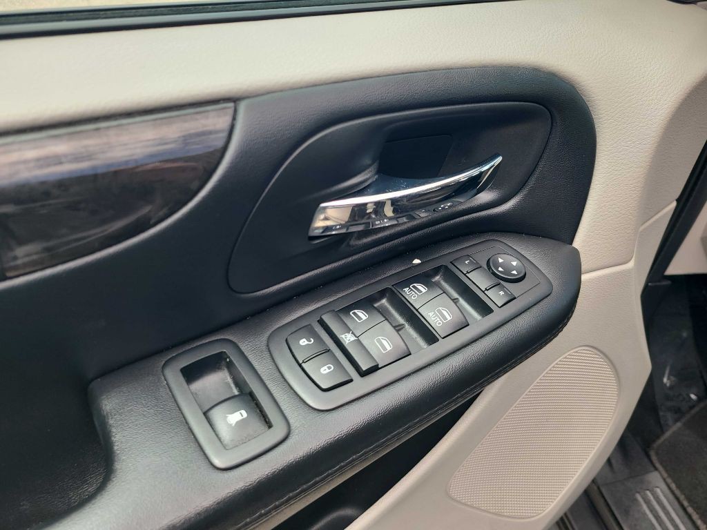 2018 Dodge Grand Caravan Image 2