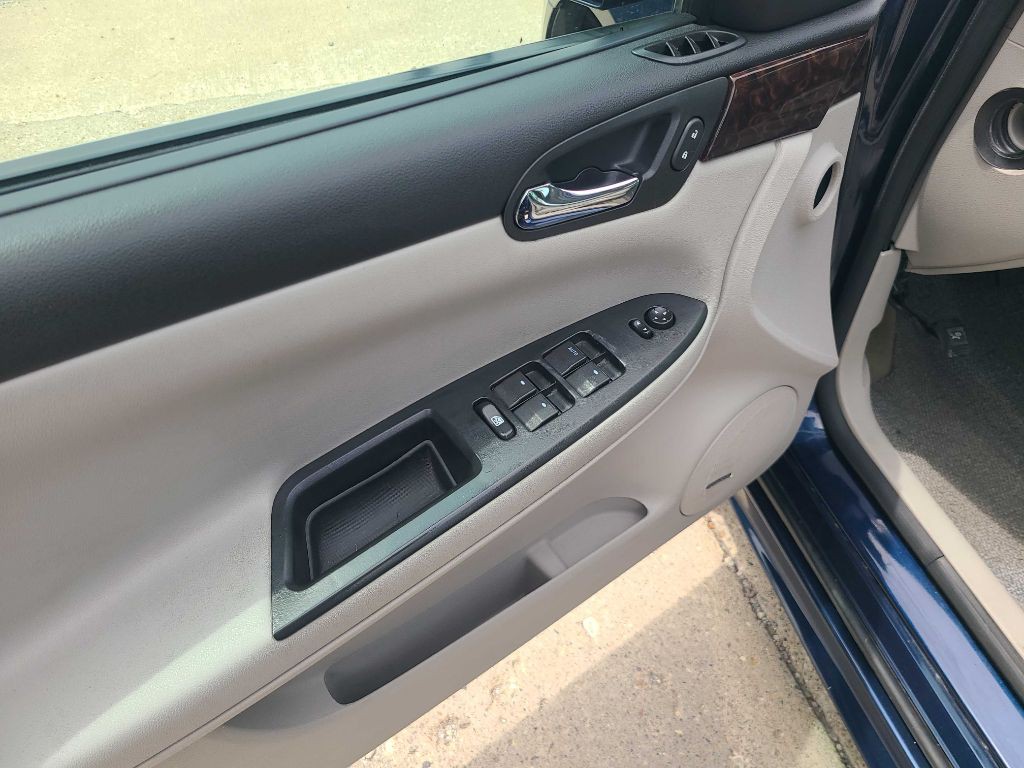 2012 Chevrolet Impala Image 2