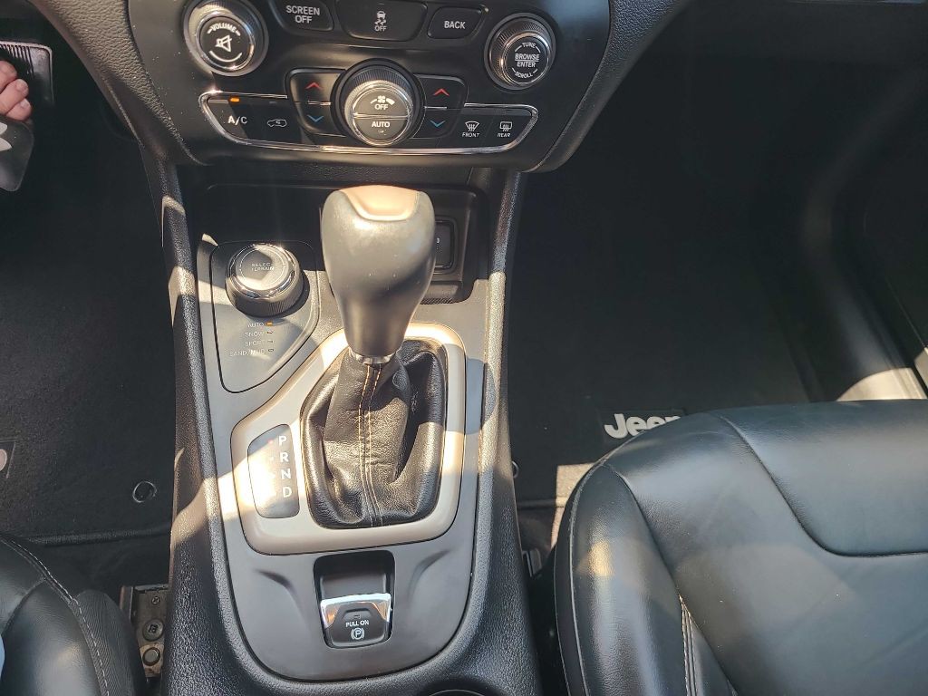 2017 Jeep Cherokee Image 10