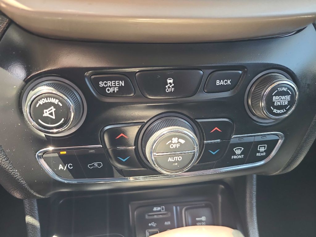 2017 Jeep Cherokee Image 11