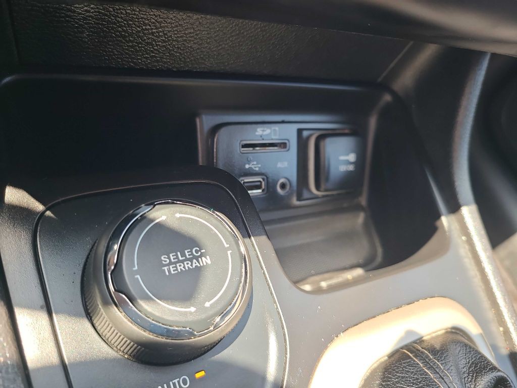 2017 Jeep Cherokee Image 14