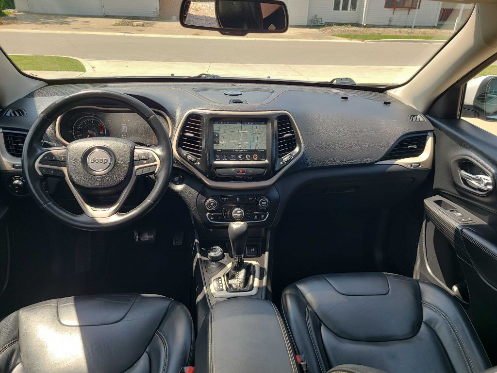 2017 Jeep Cherokee Image 16