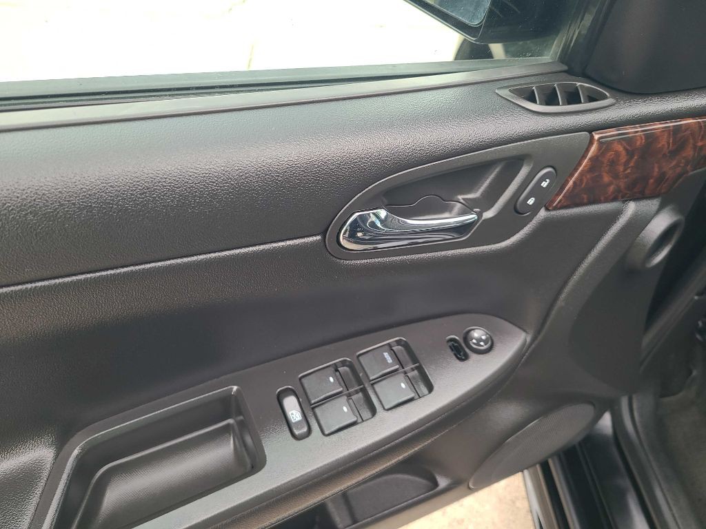 2014 Chevrolet Impala Image 2