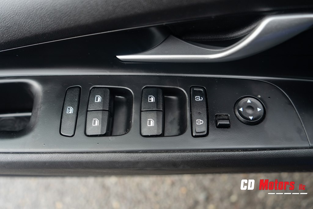 2022 Hyundai Elantra Image 38