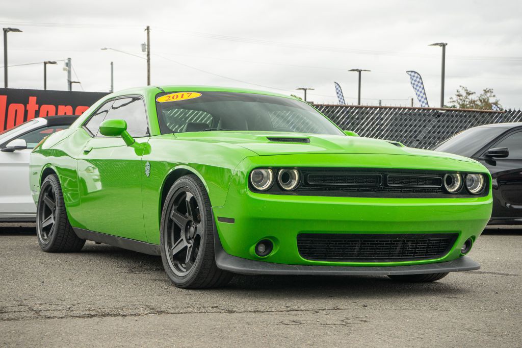 2017 Dodge Challenger Image 2