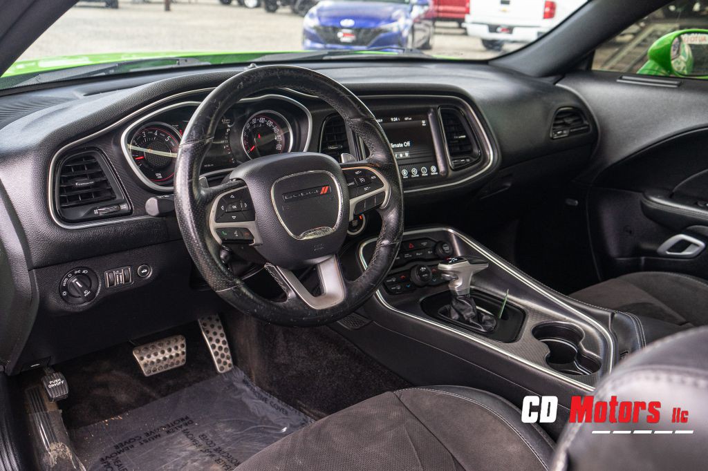 2017 Dodge Challenger Image 11