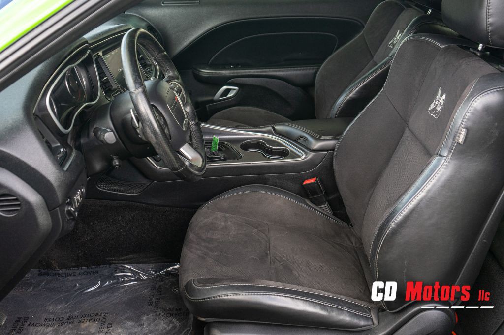 2017 Dodge Challenger Image 12