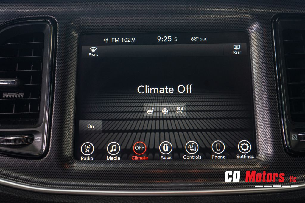 2017 Dodge Challenger Image 15