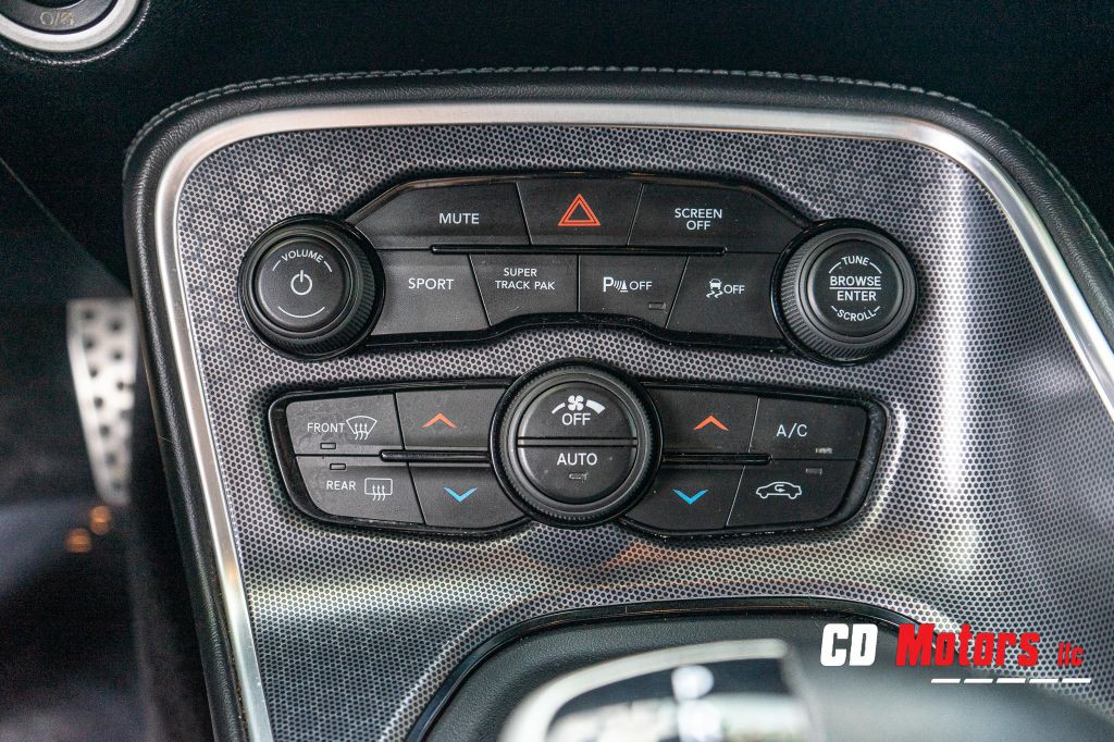 2017 Dodge Challenger Image 17