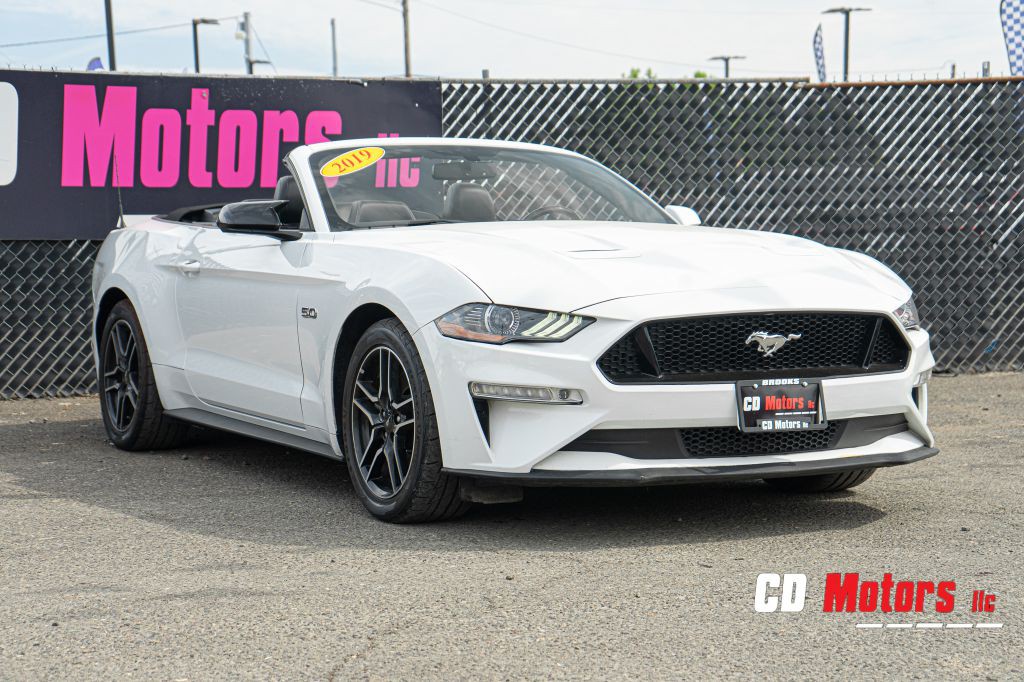 2019 Ford Mustang Image 1