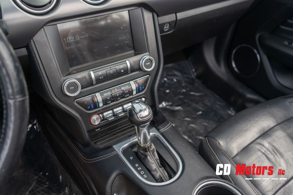 2019 Ford Mustang Image 28