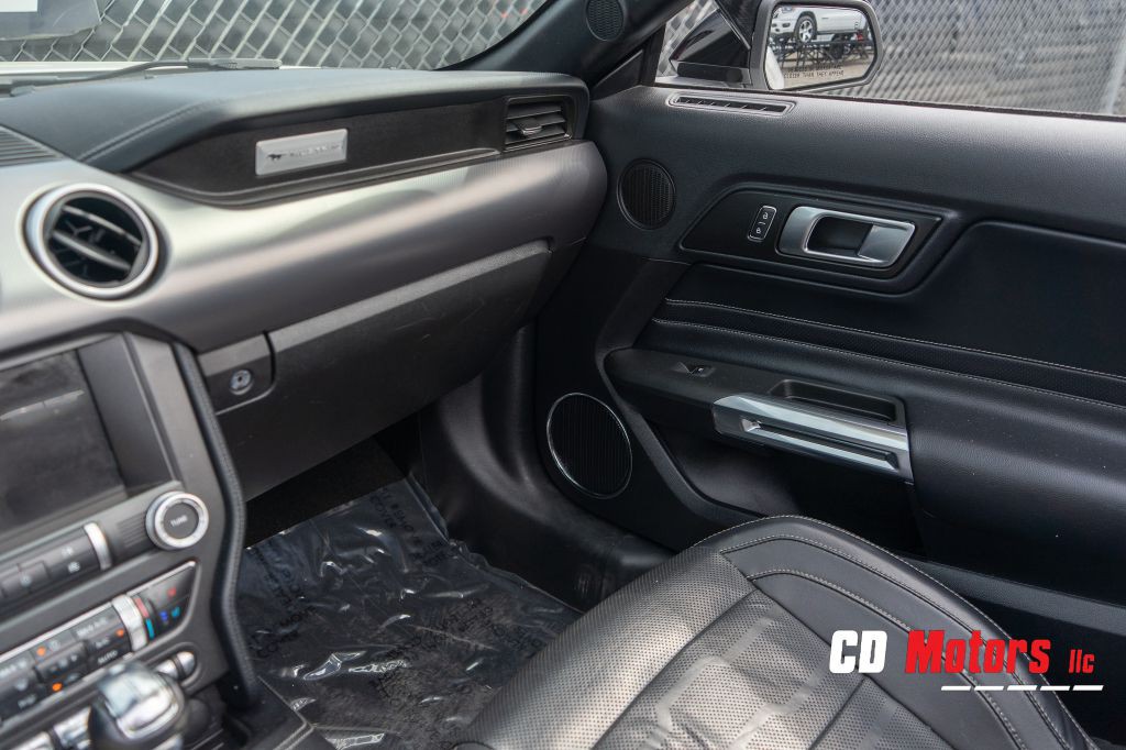 2019 Ford Mustang Image 30