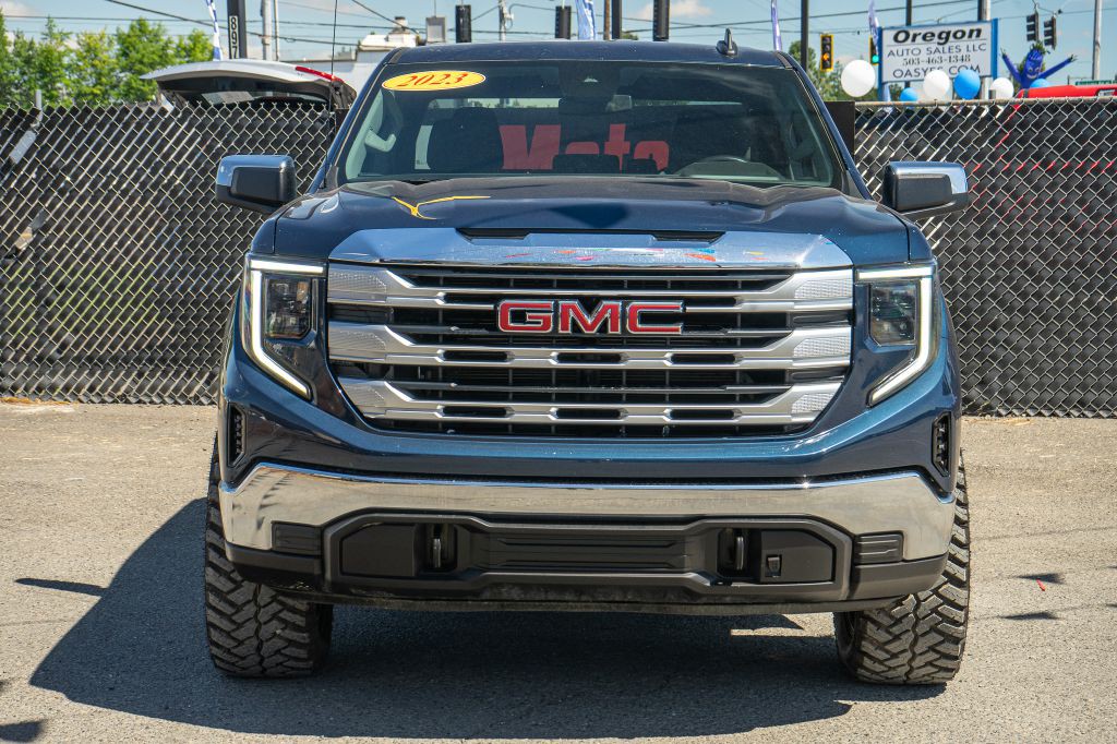 2023 GMC Sierra Image 2
