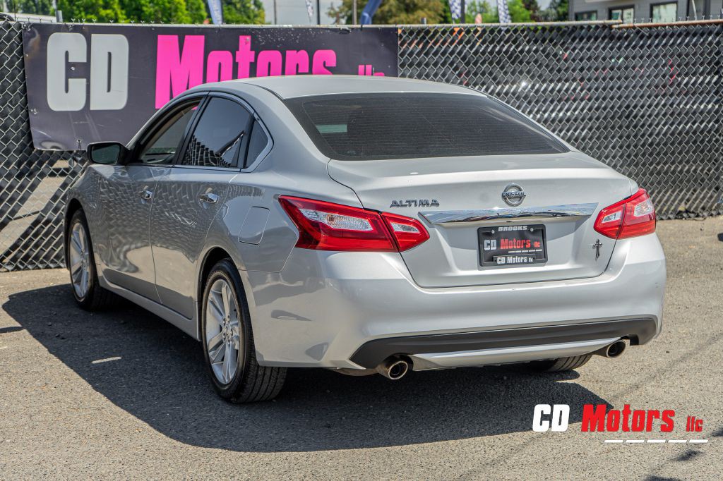 2016 Nissan Altima Image 7