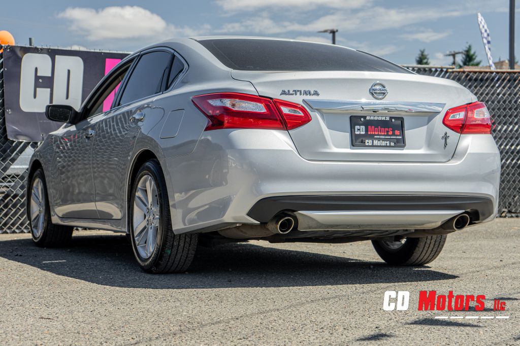 2016 Nissan Altima Image 8