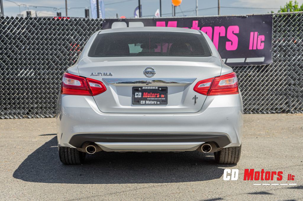 2016 Nissan Altima Image 9