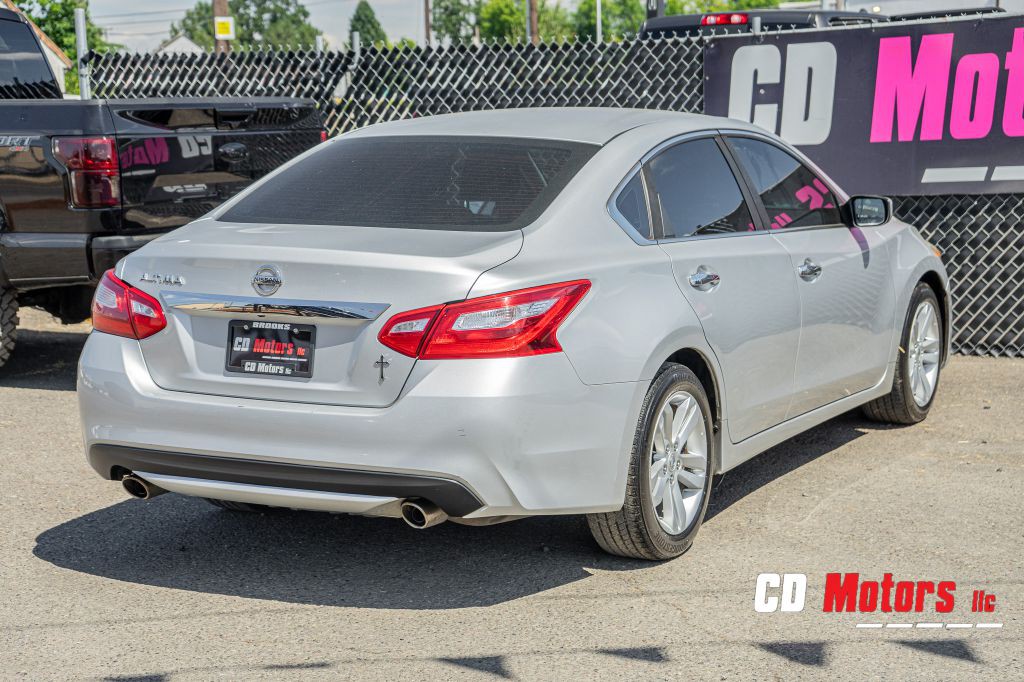 2016 Nissan Altima Image 10