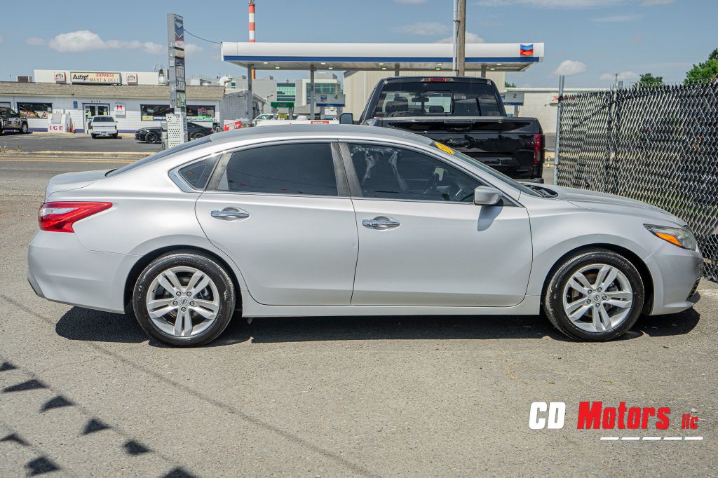 2016 Nissan Altima Image 12
