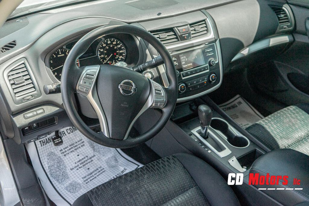 2016 Nissan Altima Image 14