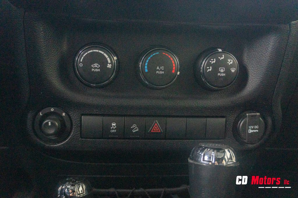 2015 Jeep Wrangler Unlimited Image 16