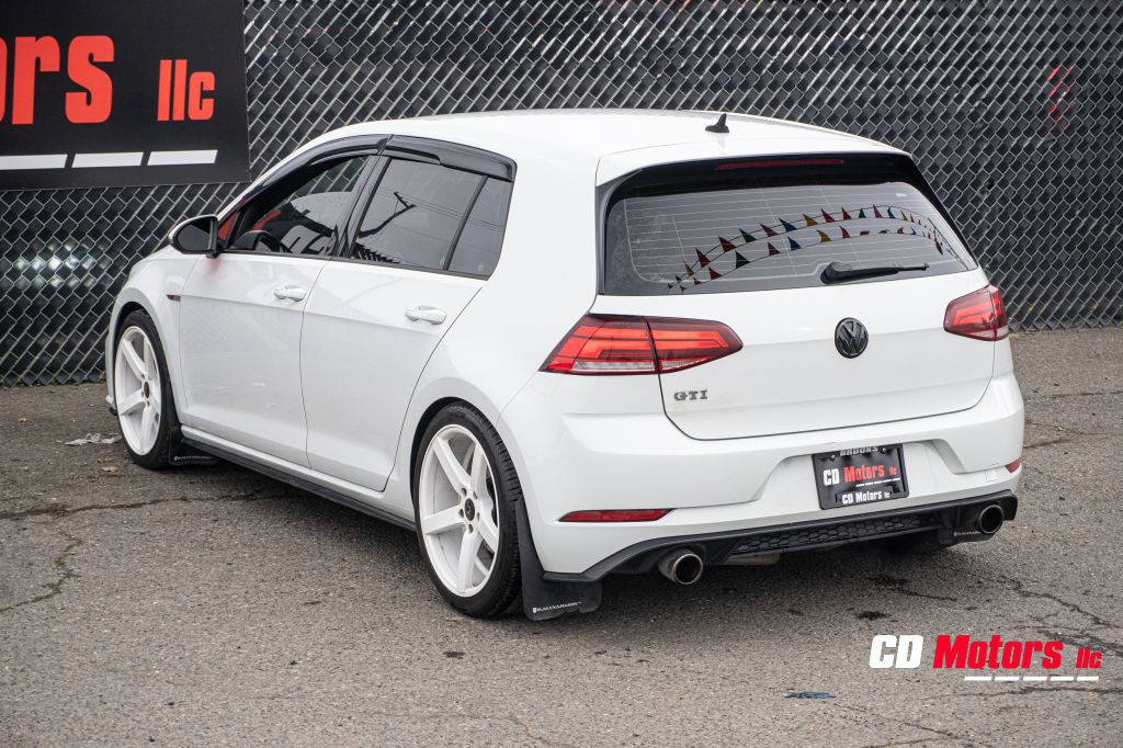 2018 Volkswagen GTI Image 9