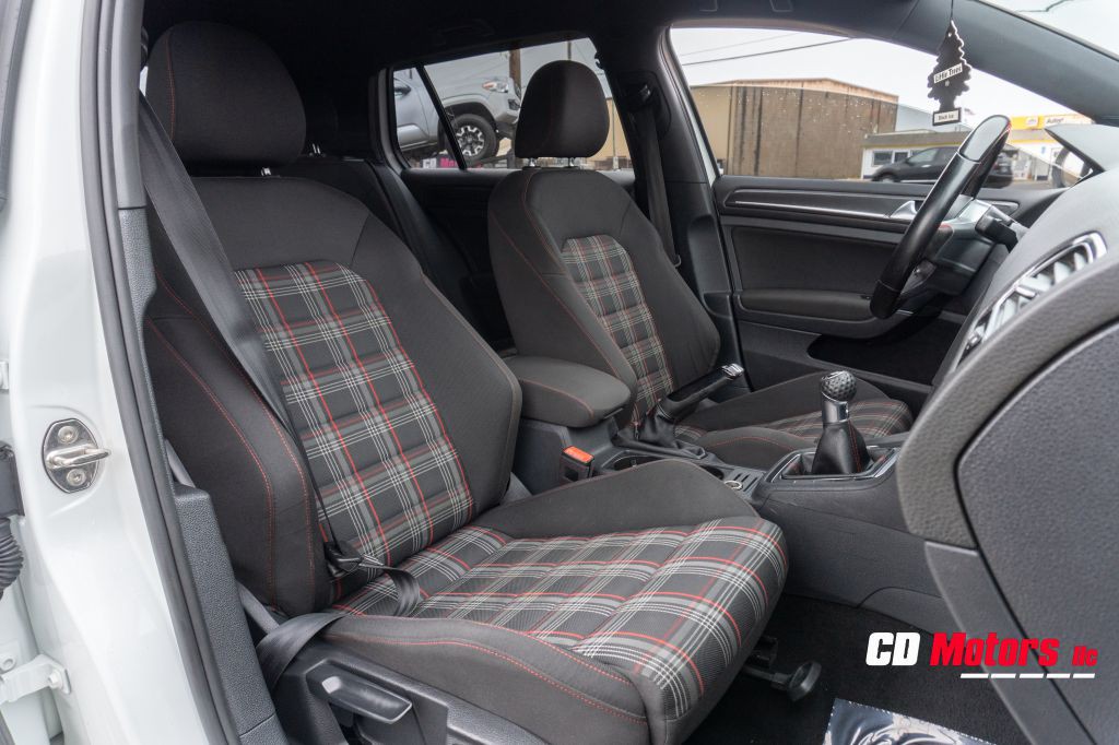 2018 Volkswagen GTI Image 18