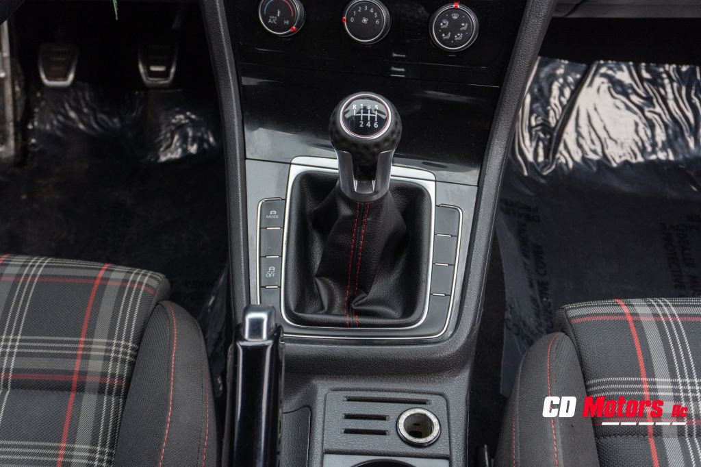 2018 Volkswagen GTI Image 22