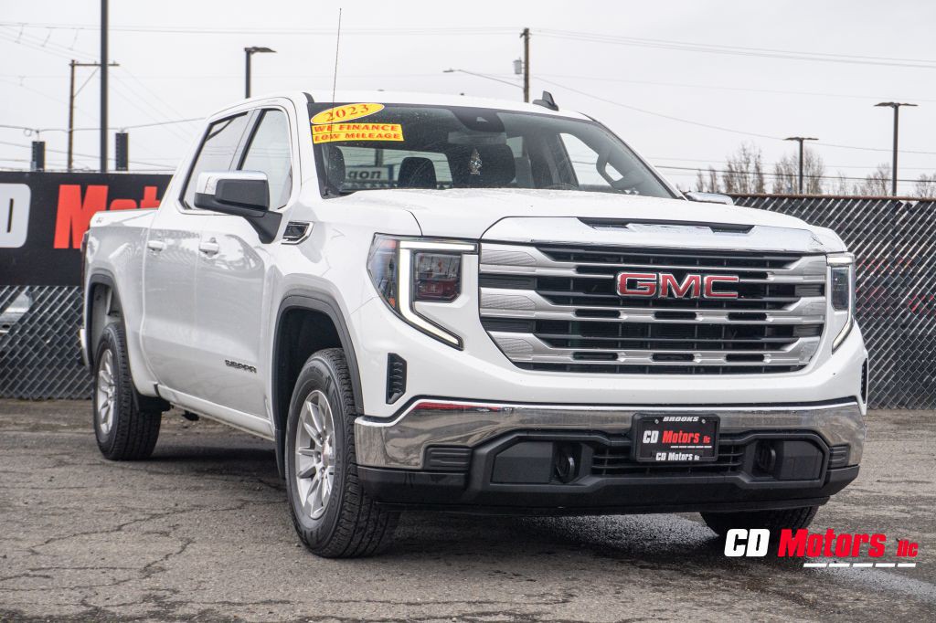 2023 GMC Sierra Image 2