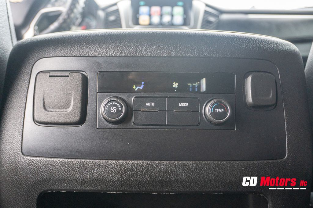 2018 Chevrolet Suburban Image 21