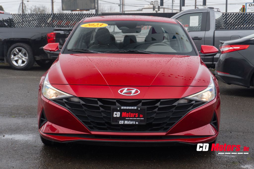 2023 Hyundai Elantra Image 3