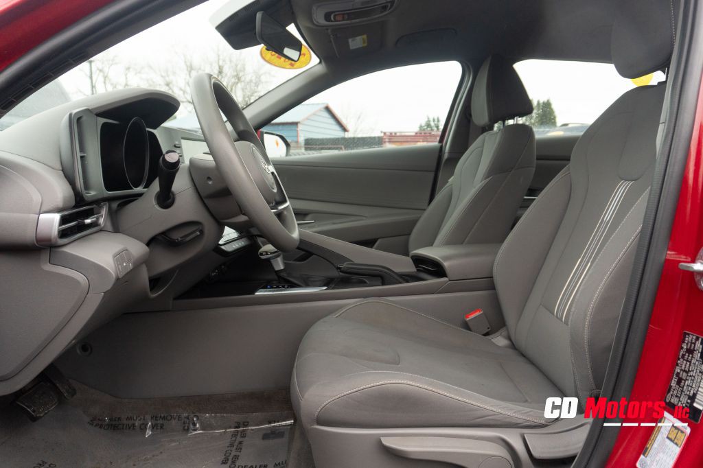 2023 Hyundai Elantra Image 12