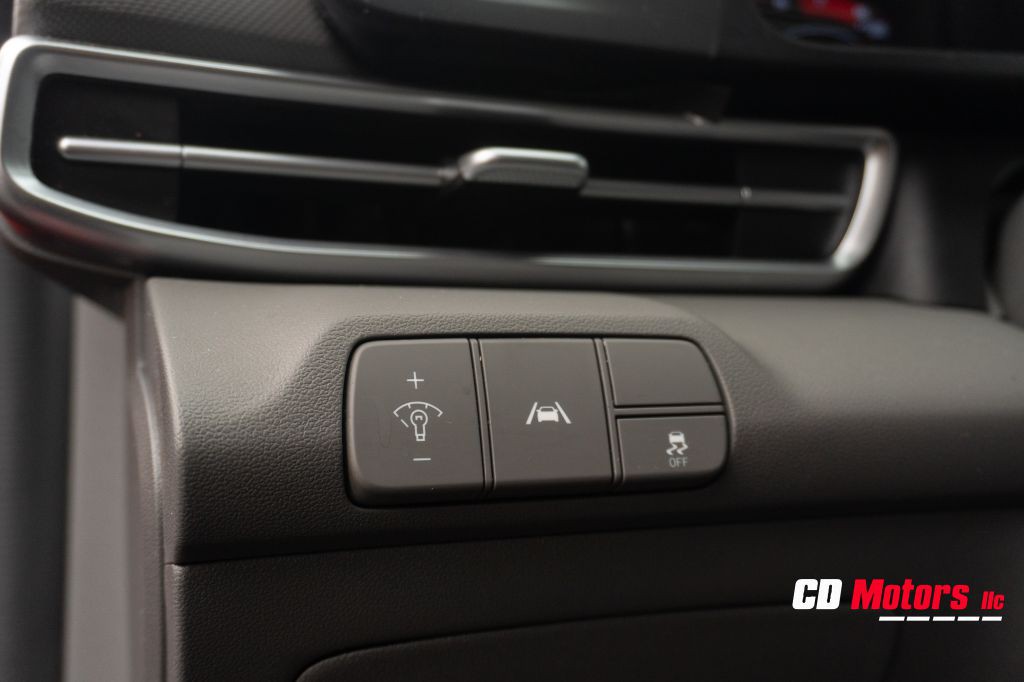 2023 Hyundai Elantra Image 13