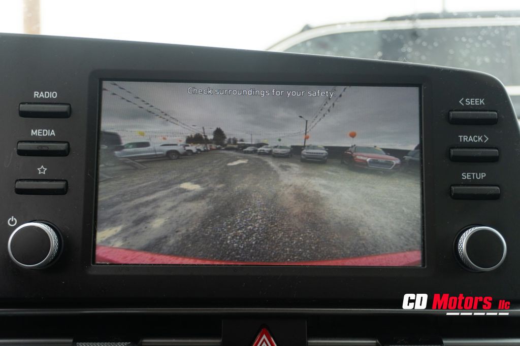 2023 Hyundai Elantra Image 16