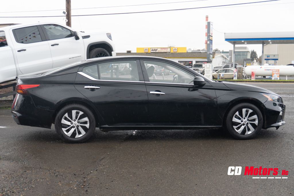 2022 Nissan Altima Image 10