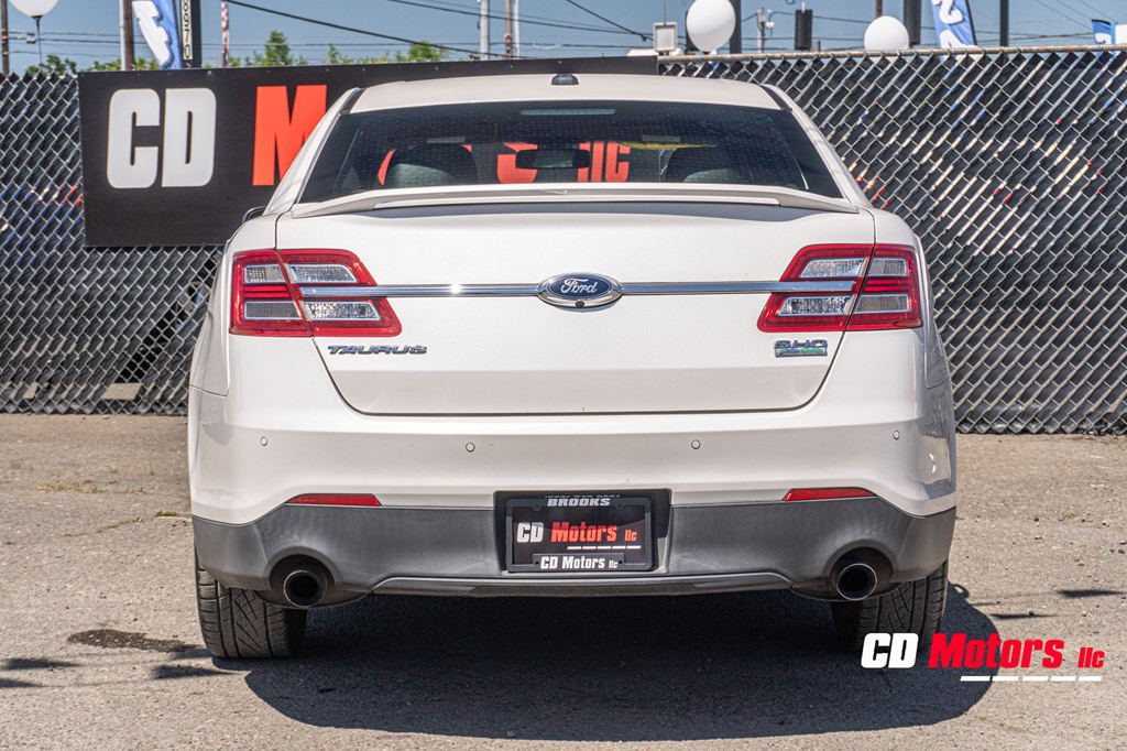 2014 Ford Taurus Image 8