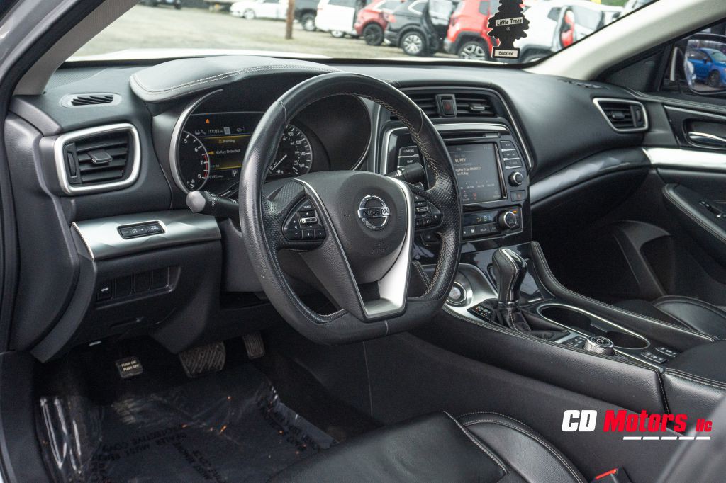 2022 Nissan Maxima Image 11