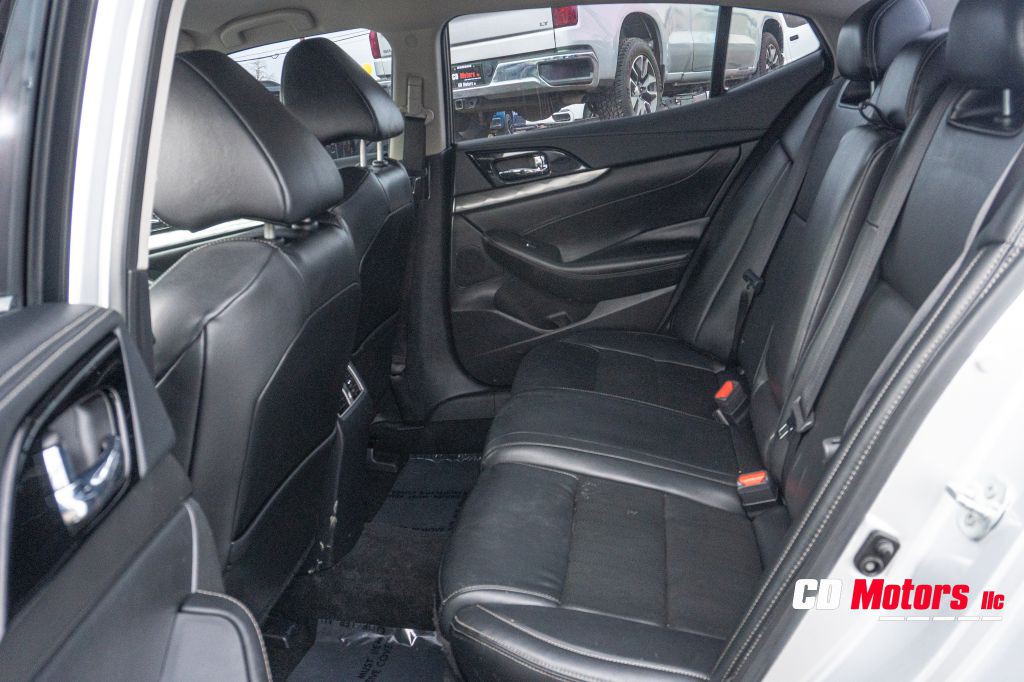 2022 Nissan Maxima Image 17