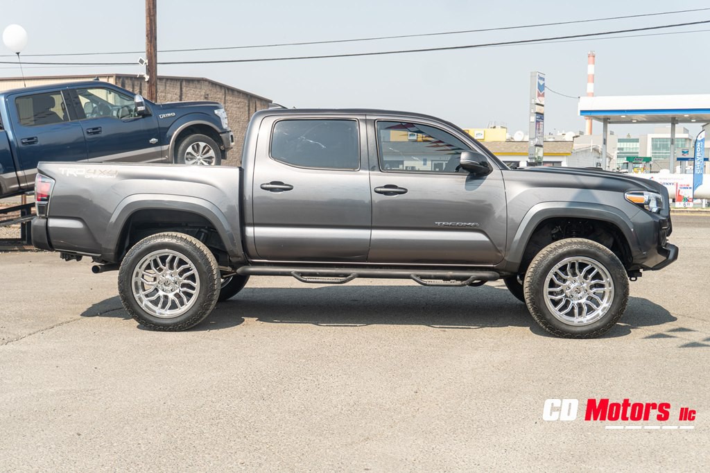 2016 Toyota Tacoma Image 12