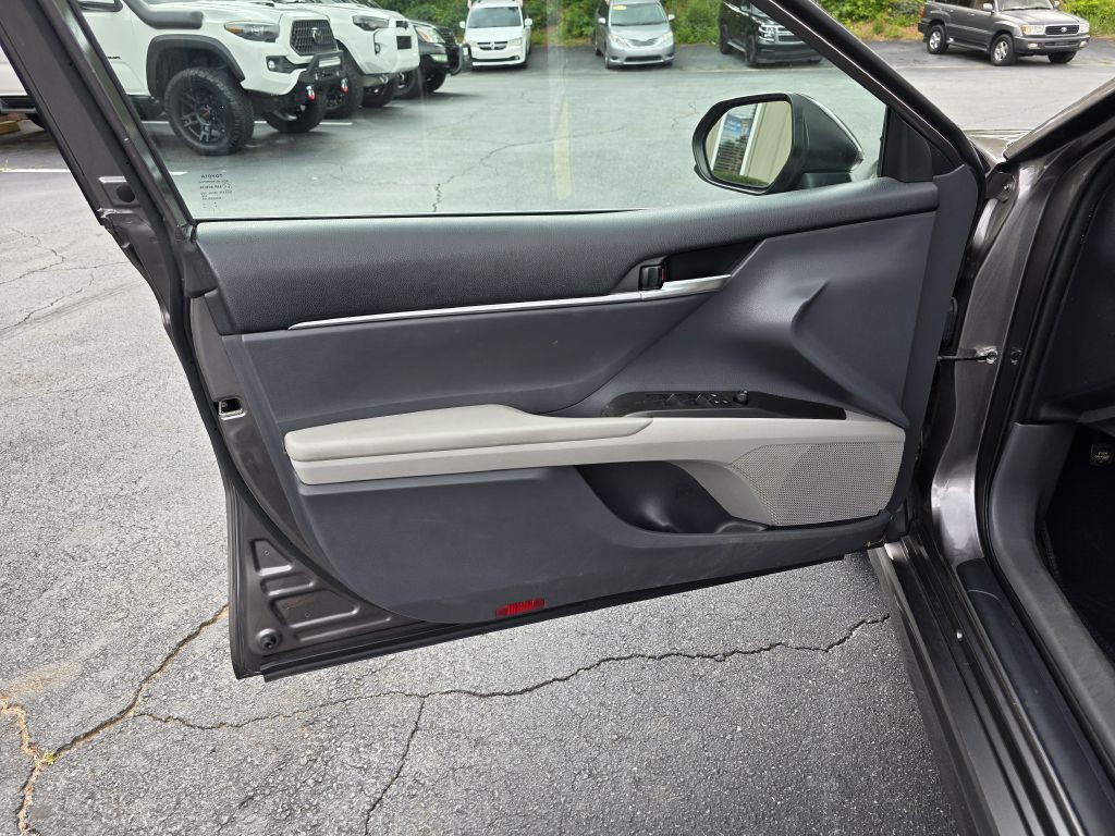 2021 Toyota Camry Image 18