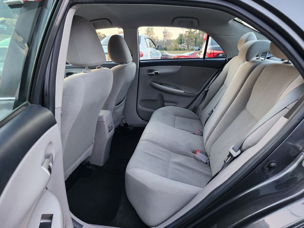 2013 Toyota Corolla Image 17