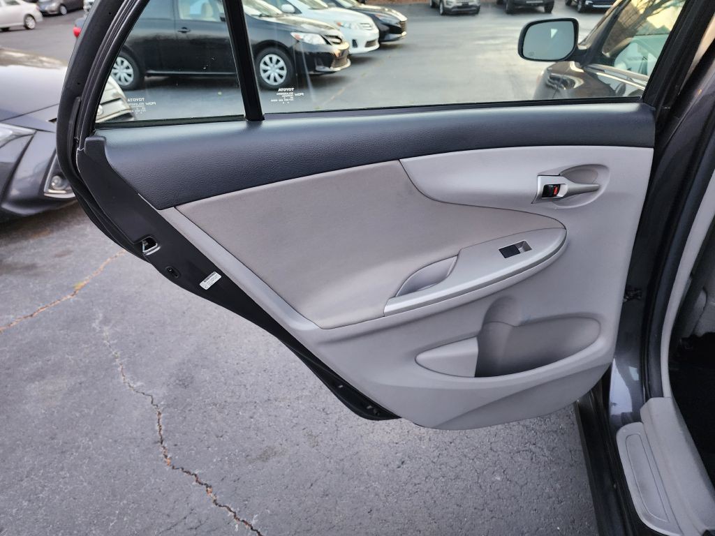 2013 Toyota Corolla Image 18