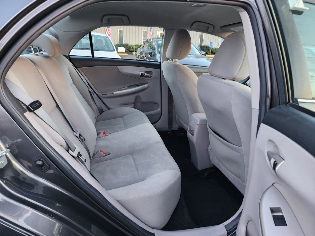 2013 Toyota Corolla Image 19