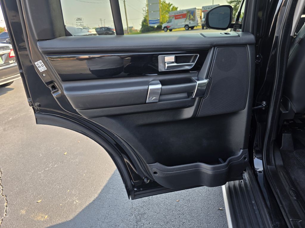 2016 Land Rover LR4 Image 18
