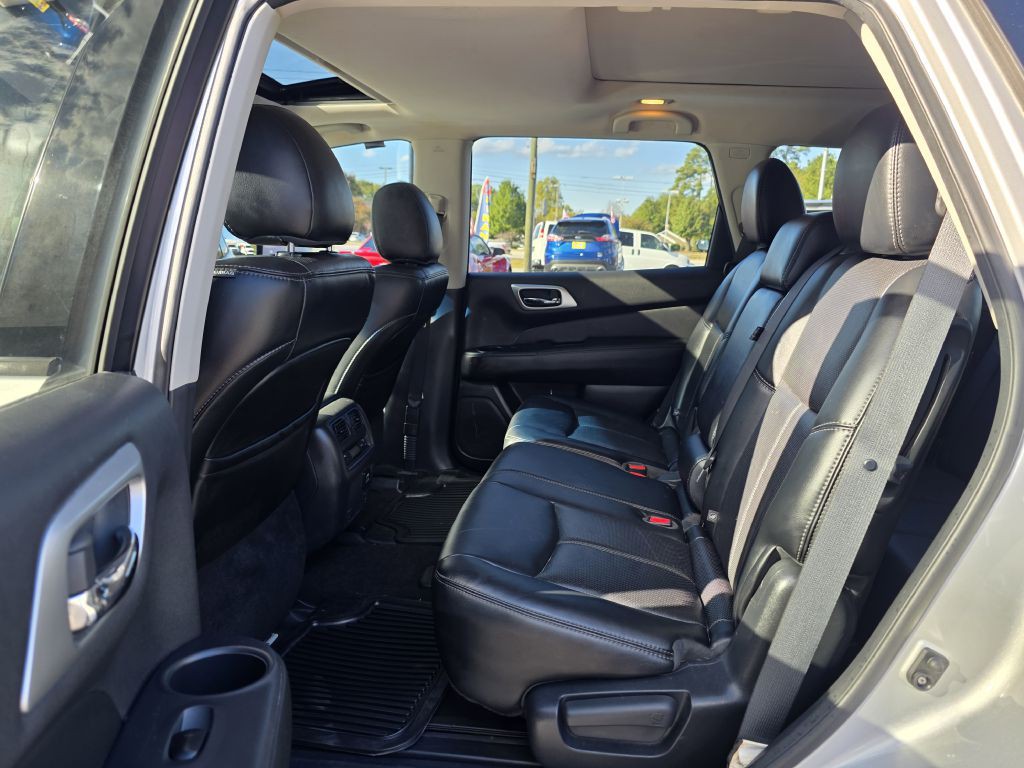 2015 Nissan Pathfinder Image 17
