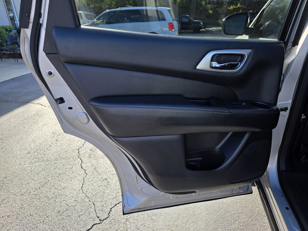 2015 Nissan Pathfinder Image 18